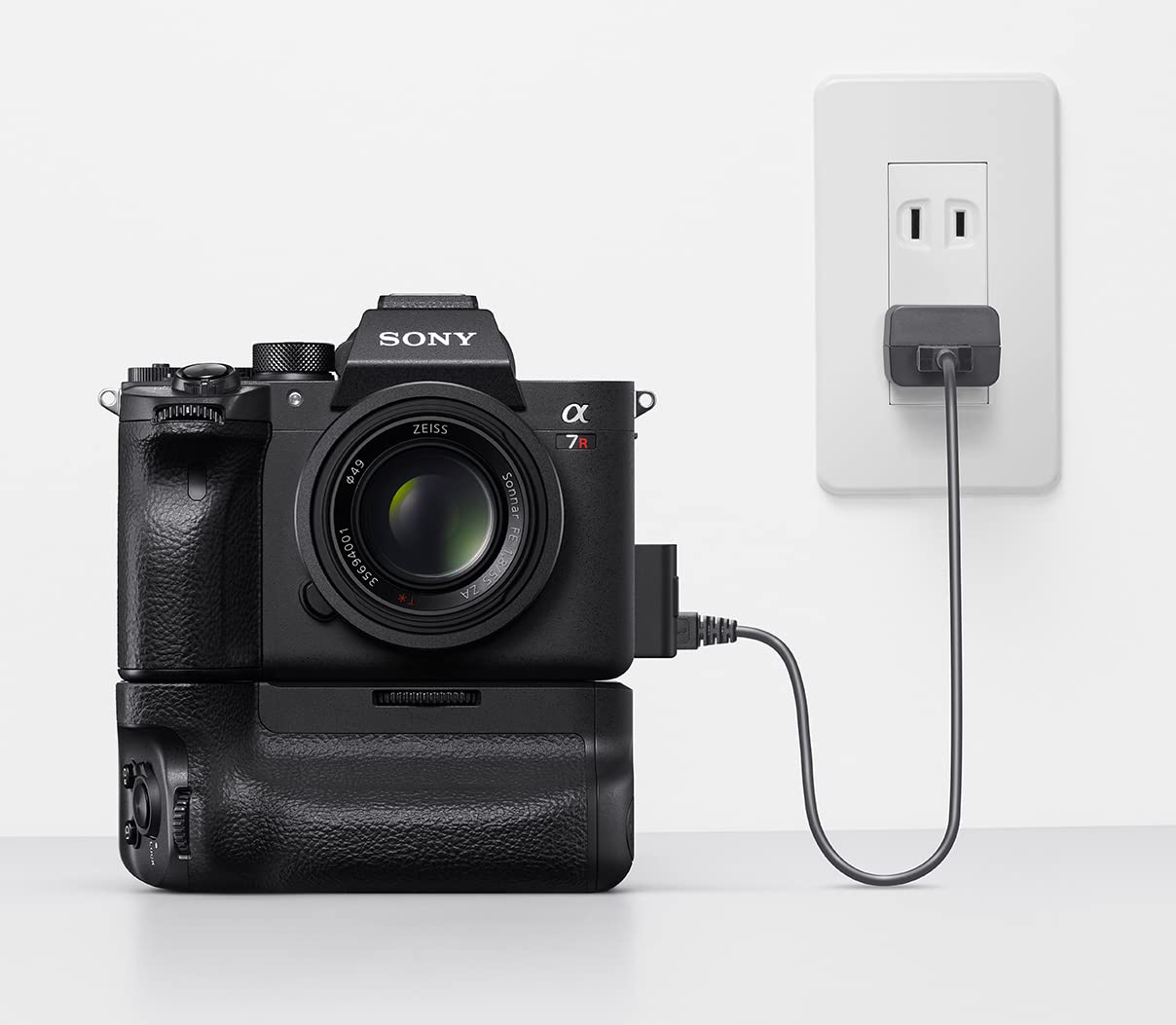 Sony Alpha 7R IV Full Frame Mirrorless Interchangeable Lens Camera w/High Resolution 61MP Sensor, up to 10FPS with Continuous AF/AE Tracking: Body Only New Version - a7R IV