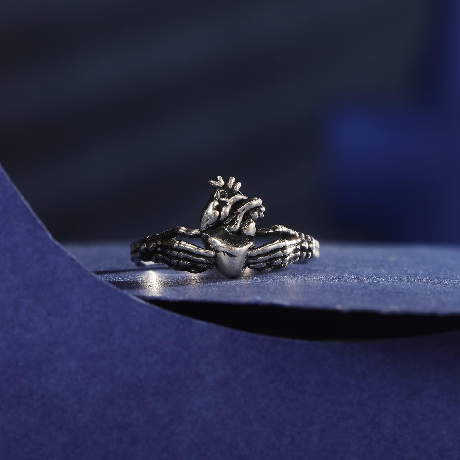 AVECON Skull Claddagh Heart Rings Silver Statement Rings Stackable Ring for Women Girls Native Heart Model Rings Size 5-9