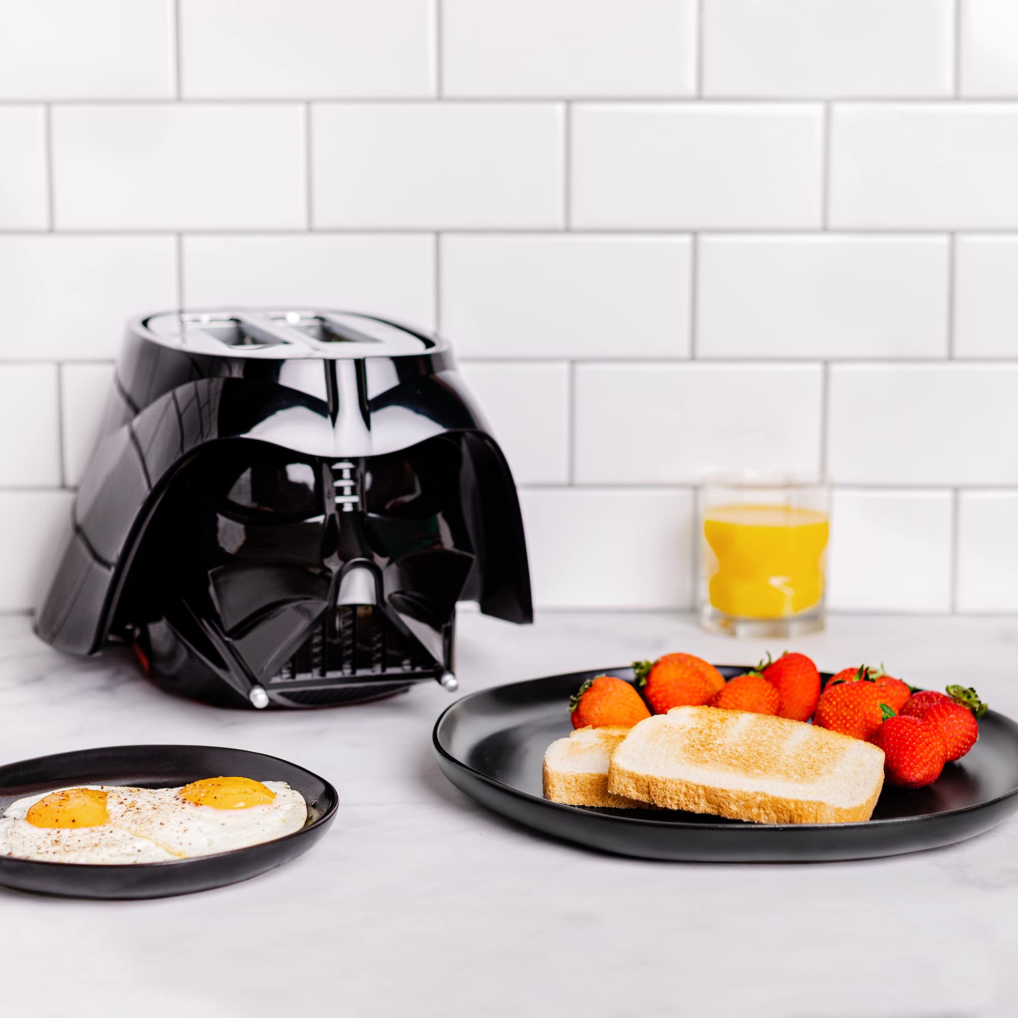 Uncanny Brands Star Wars R2D2 Deluxe Toaster - Lights-Up and Makes Sounds Like Artoo