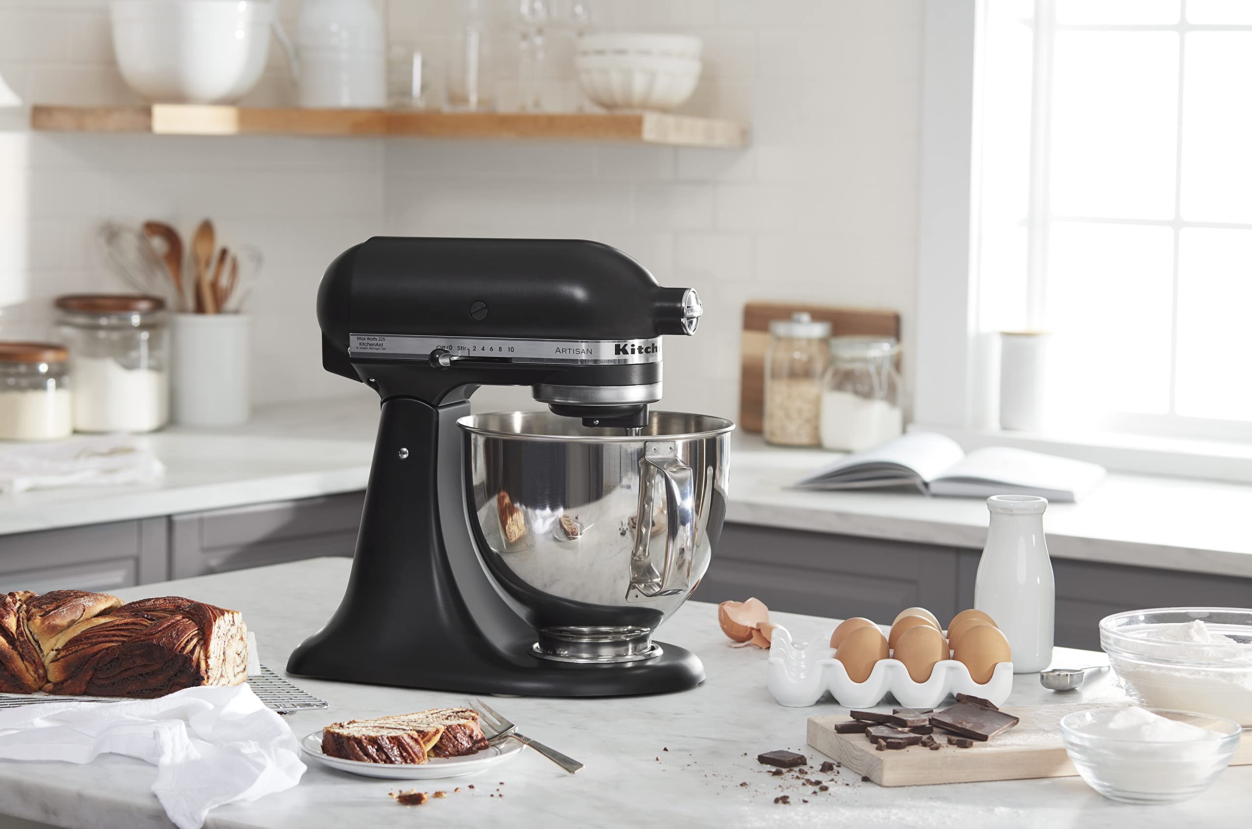KitchenAid Artisan Series 5 Quart Tilt Head Stand Mixer with Pouring Shield KSM150PS,: Matte Black
