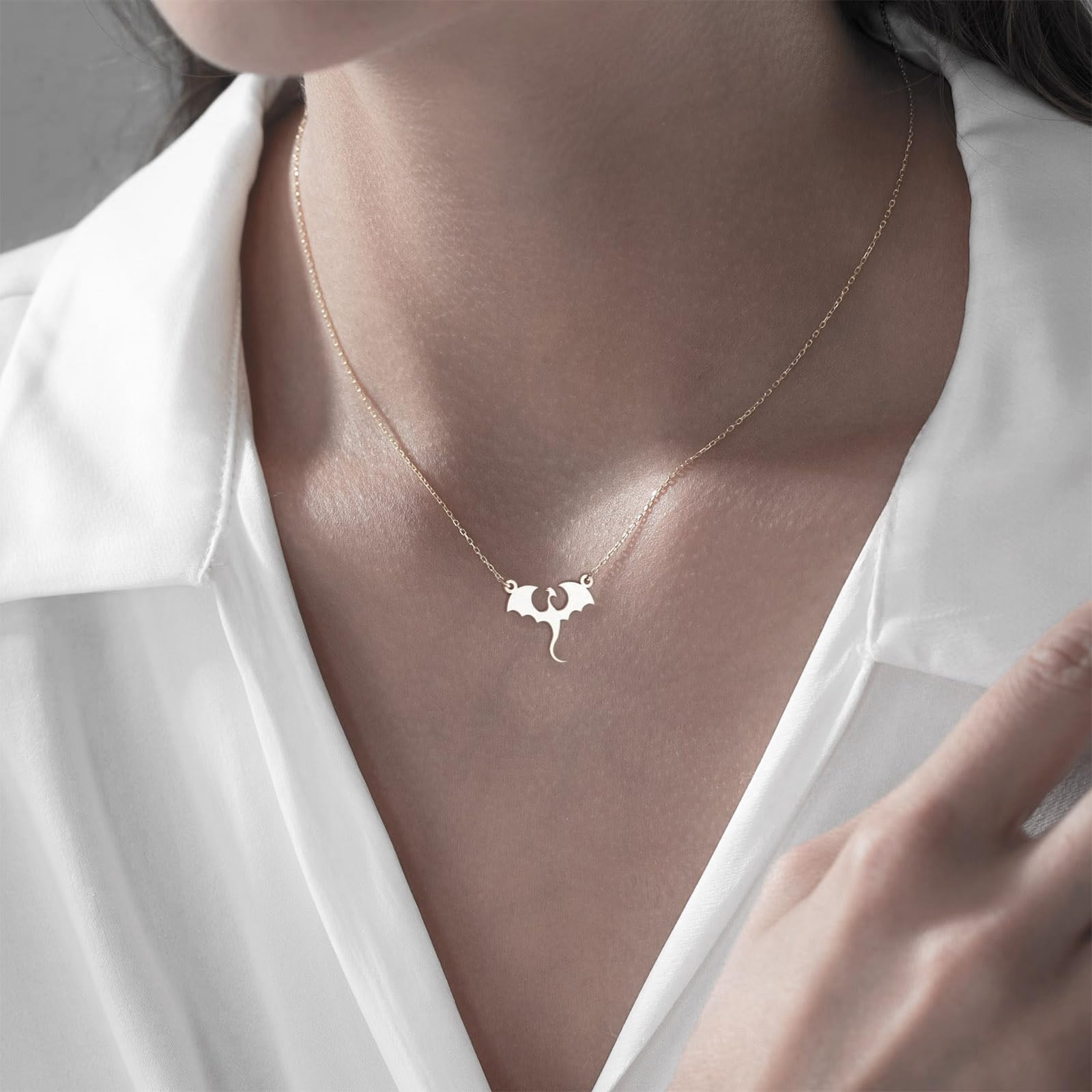 SERYNOW Stainless Steel Dragon Necklace for Women Men, Minimalist Cool Dragon Pendant Necklace Gift