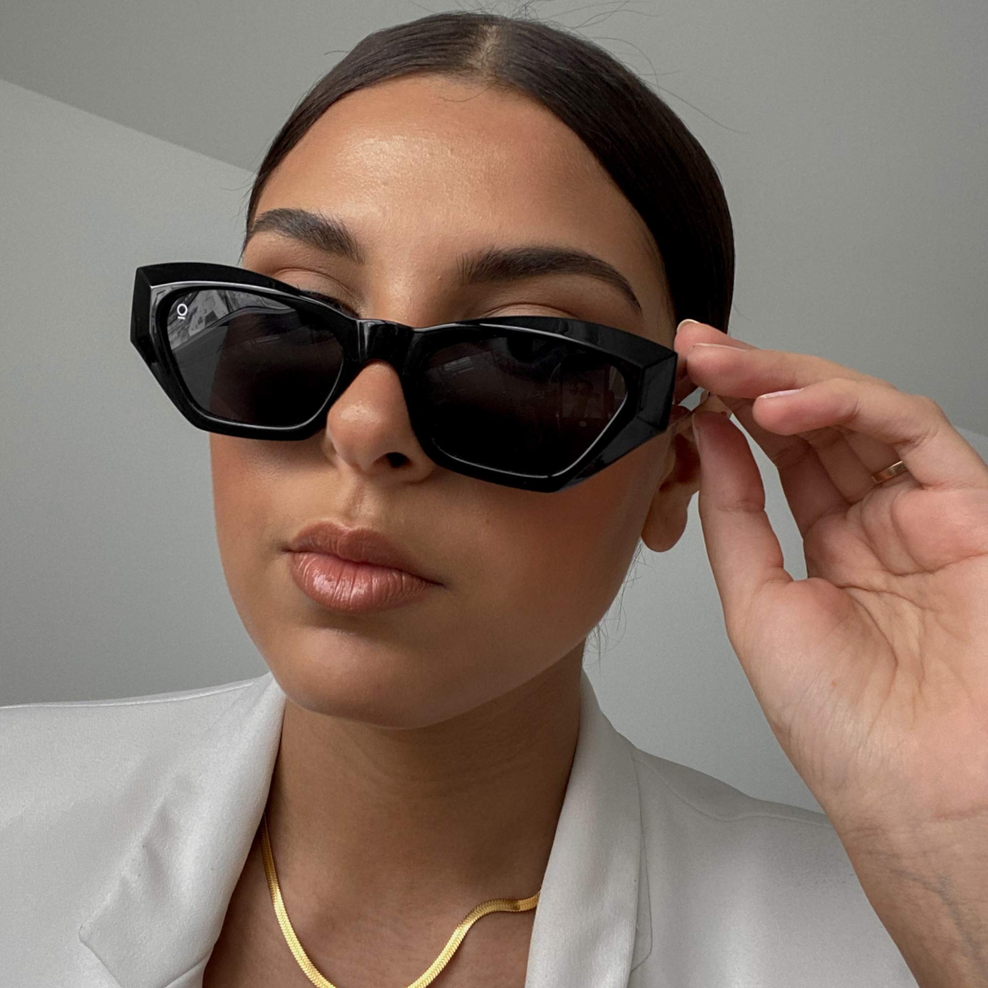 OWN THE TREND Trendy Sunglasses for Women - Sunglasses Womens with UV protection - Vintage Retro Oval Y2K Fashion Sun Glasses thumbnail 7