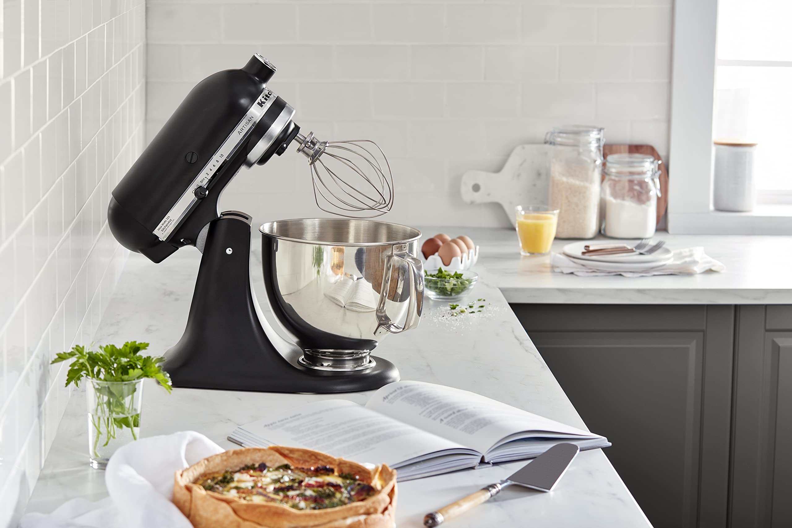 KitchenAid Artisan Series 5 Quart Tilt Head Stand Mixer with Pouring Shield KSM150PS,: Matte Black
