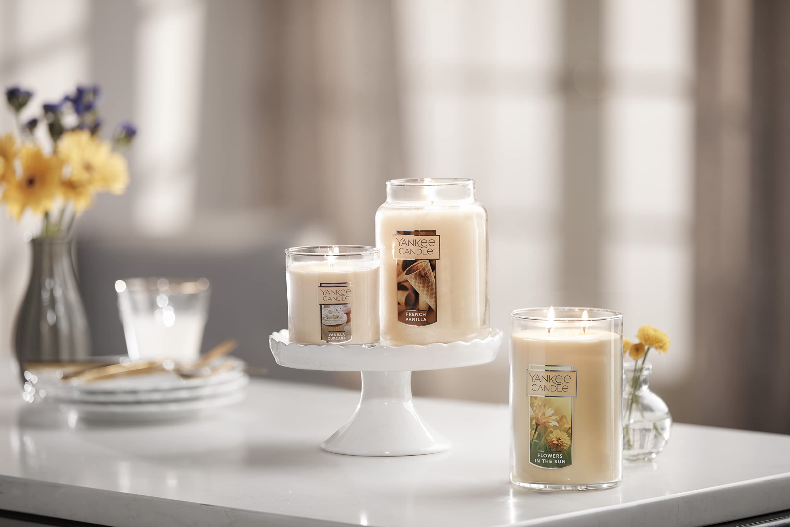 Yankee Candle French Vanilla Scented, Classic 22oz Large Jar Single Wick Candle, Over 110 Hour Burn Time, Ideal for Entertaining, Personal Relaxation, Gifting thumbnail 2