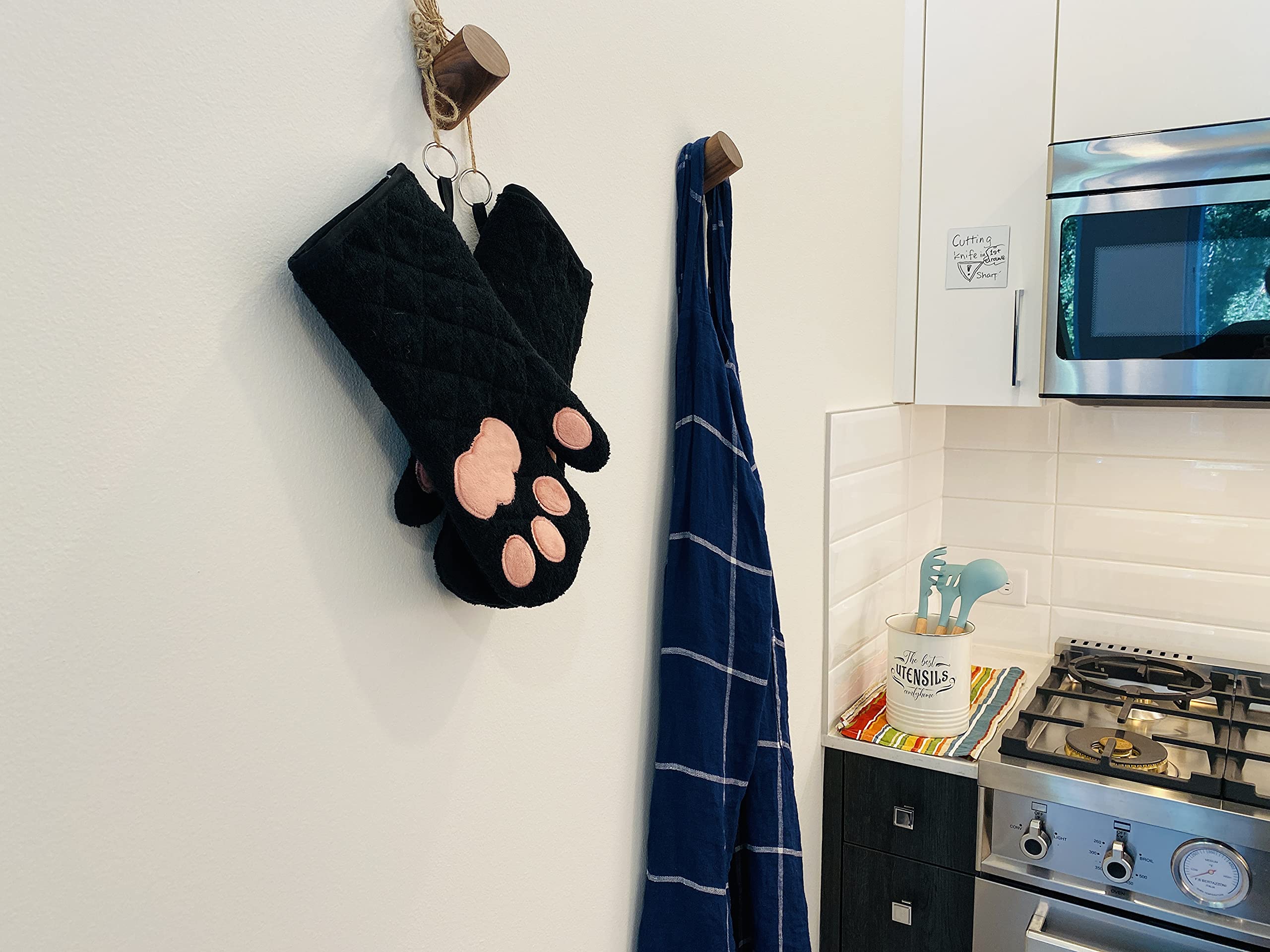 Cricket & Junebug Oven Mitts Cat Paws -: Black & Pink