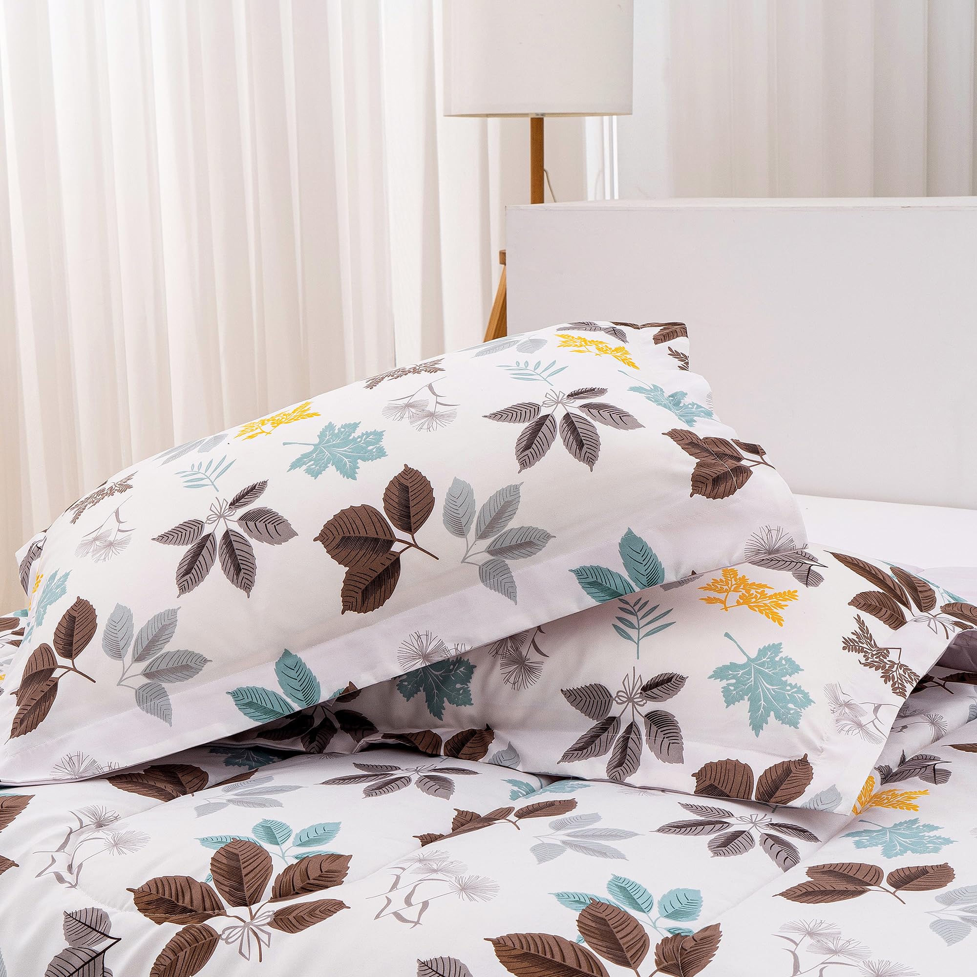 Mooreeke Floral Queen Size Comforter Sets, Lightweight Purple Lavender Botanical Printed Bedding for All Seasons, 3-Piece Vintage Bed in a Bag with Fluffy Quilted Reversible Comforter & 2 Pillow Shams