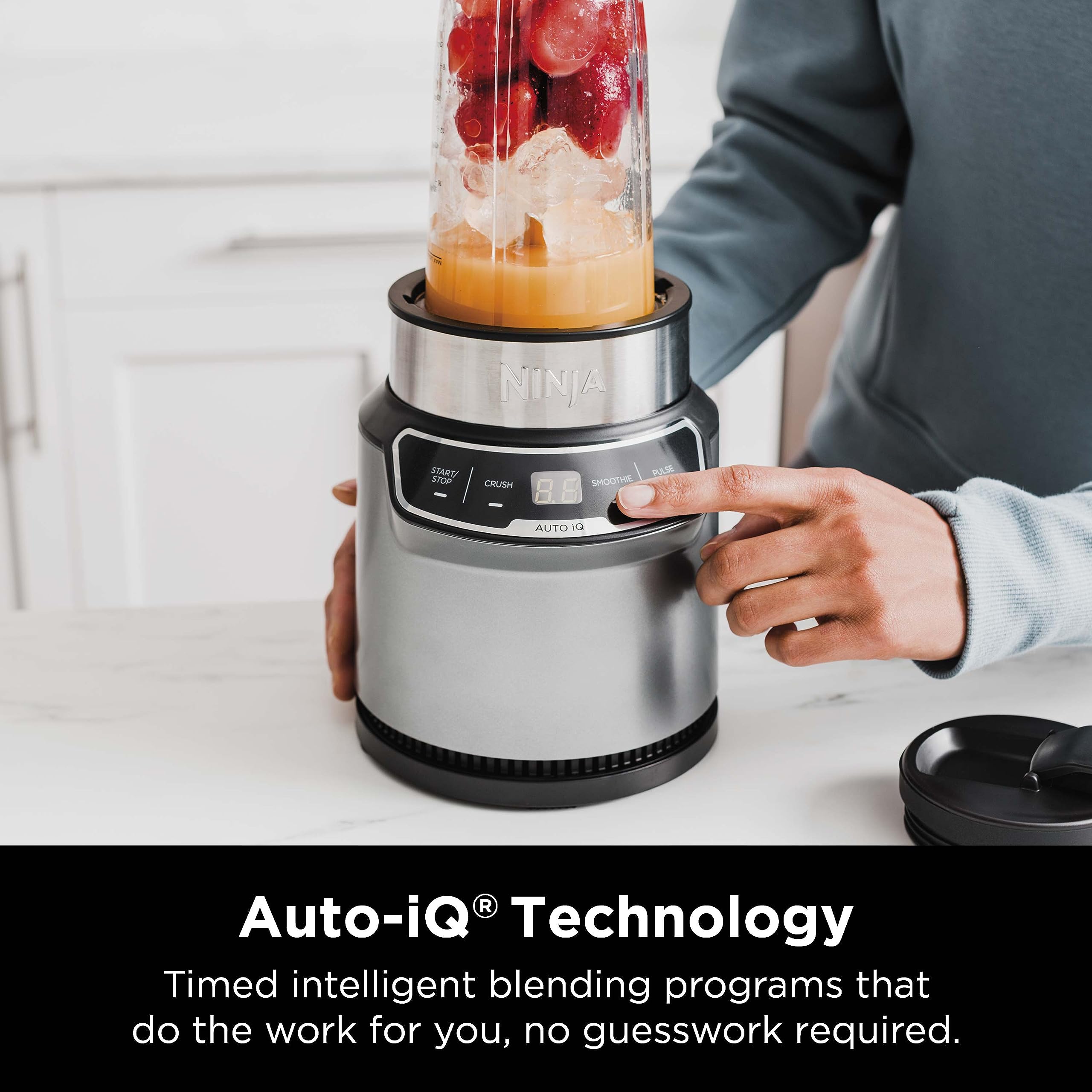Ninja BN301 Nutri-Blender Plus Compact Personal Blender, 900-Peak-Watt Motor, Frozen Drinks, Smoothies, Sauces & More, (3) 20 oz. To-Go Cups, (2) Spout-Lids (1) Storage-Lid, Dishwasher Safe, Silver: Auto Blend