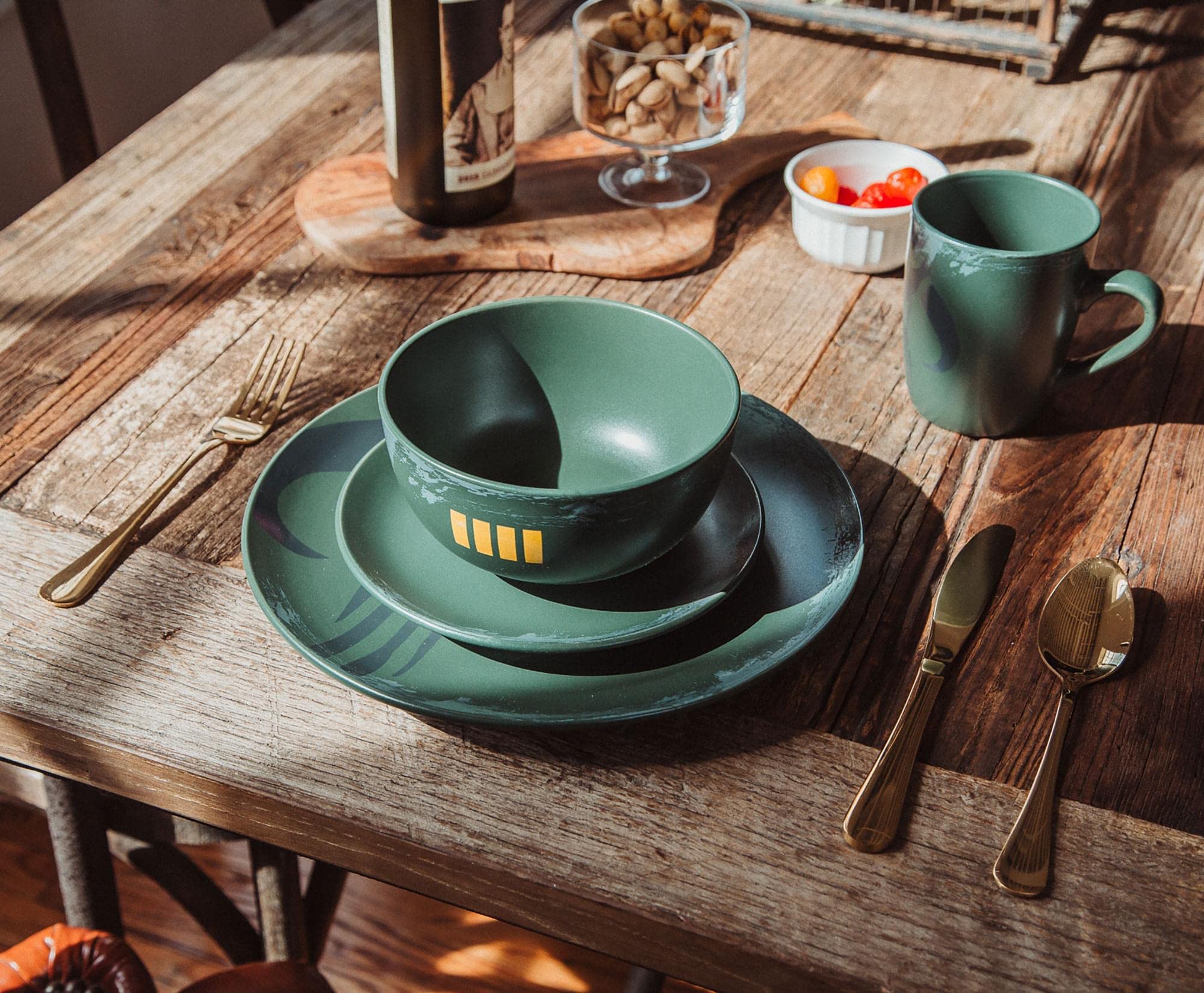 Star Wars Boba Fett Mandalorian Dinnerware Dining Set | Official Star Wars Collectible Stoneware Display | Includes Plates, Bowl, And Mug | 4-Piece Set