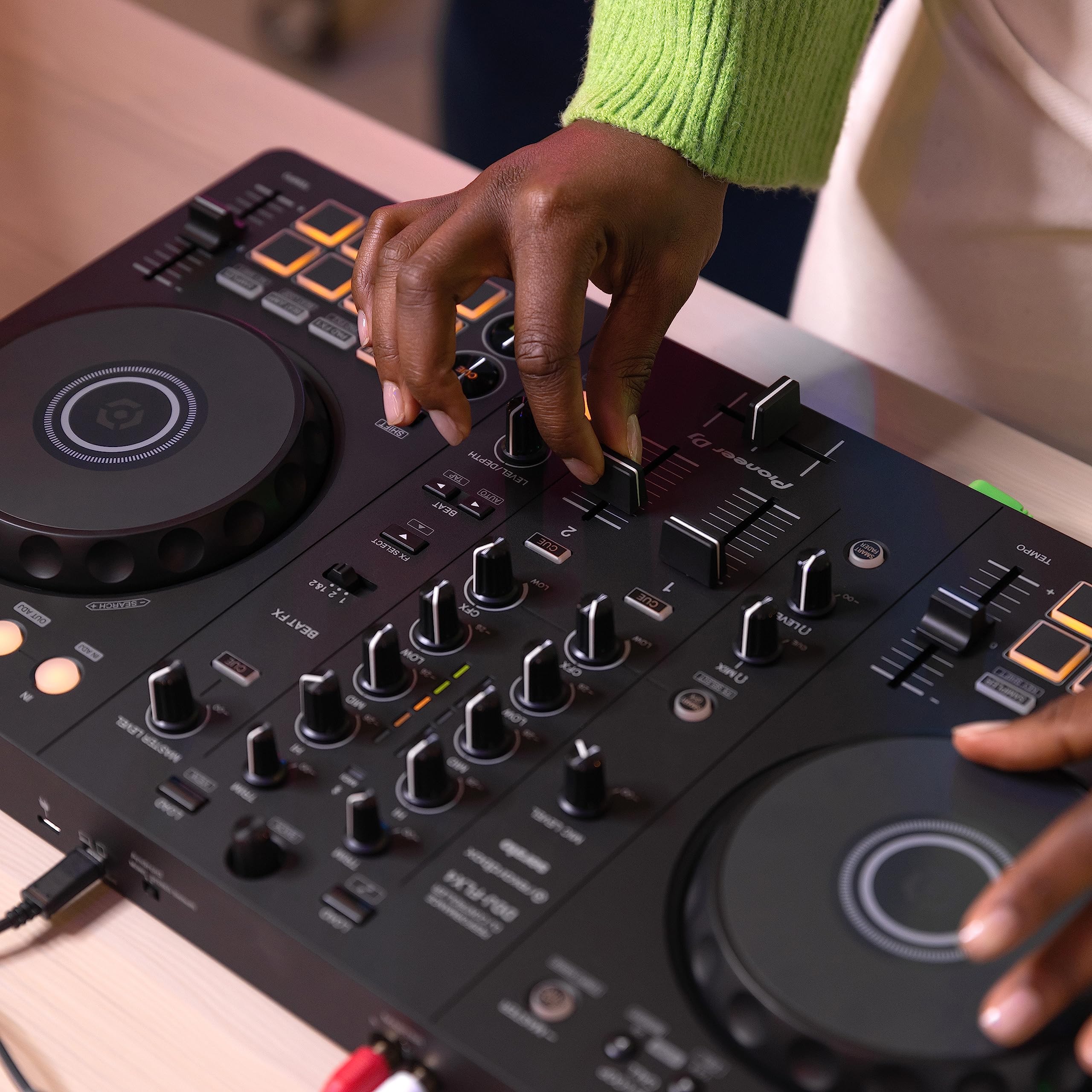 Pioneer DJ DDJ-FLX4 2-deck rekordbox and Serato  - Graphite: DJ Controller