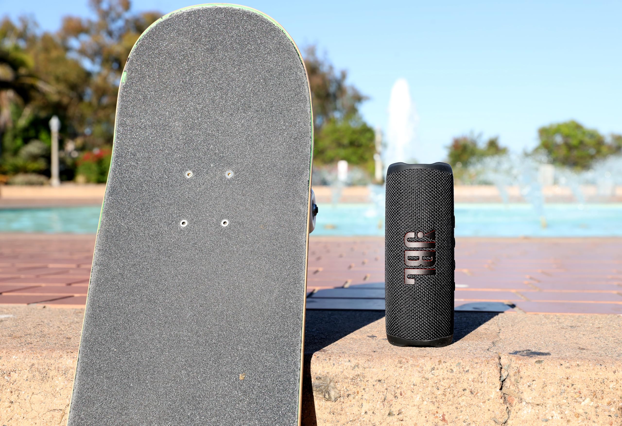 JBL Flip 6 - Portable Bluetooth Speaker, powerful sound and deep bass, IPX7 waterproof, 12 hours of playtime, JBL PartyBoost for multiple speaker pairing for home, outdoor and travel (Teal): Green Flip 6
