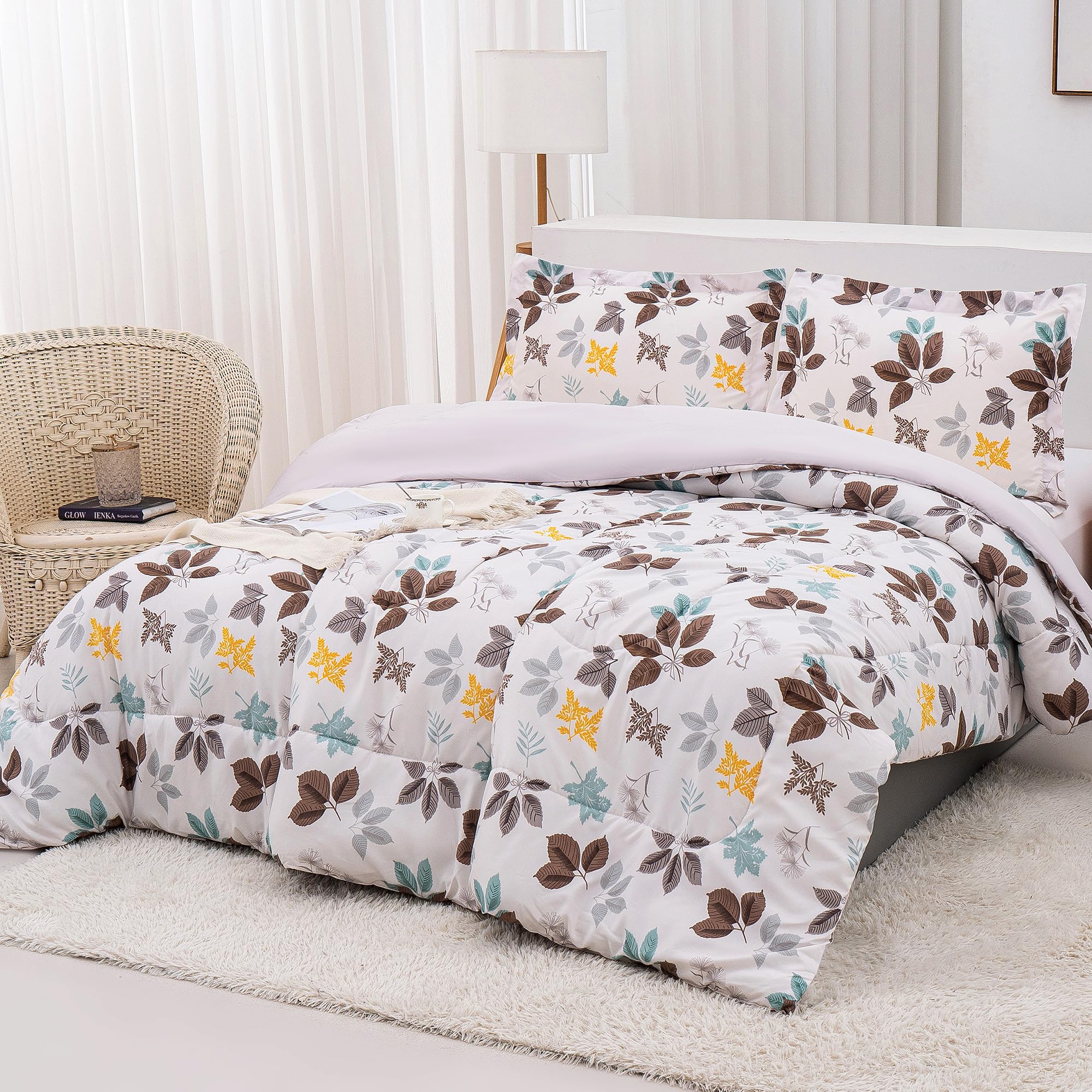 Mooreeke Floral Queen Size Comforter Sets, Lightweight Purple Lavender Botanical Printed Bedding for All Seasons, 3-Piece Vintage Bed in a Bag with Fluffy Quilted Reversible Comforter & 2 Pillow Shams