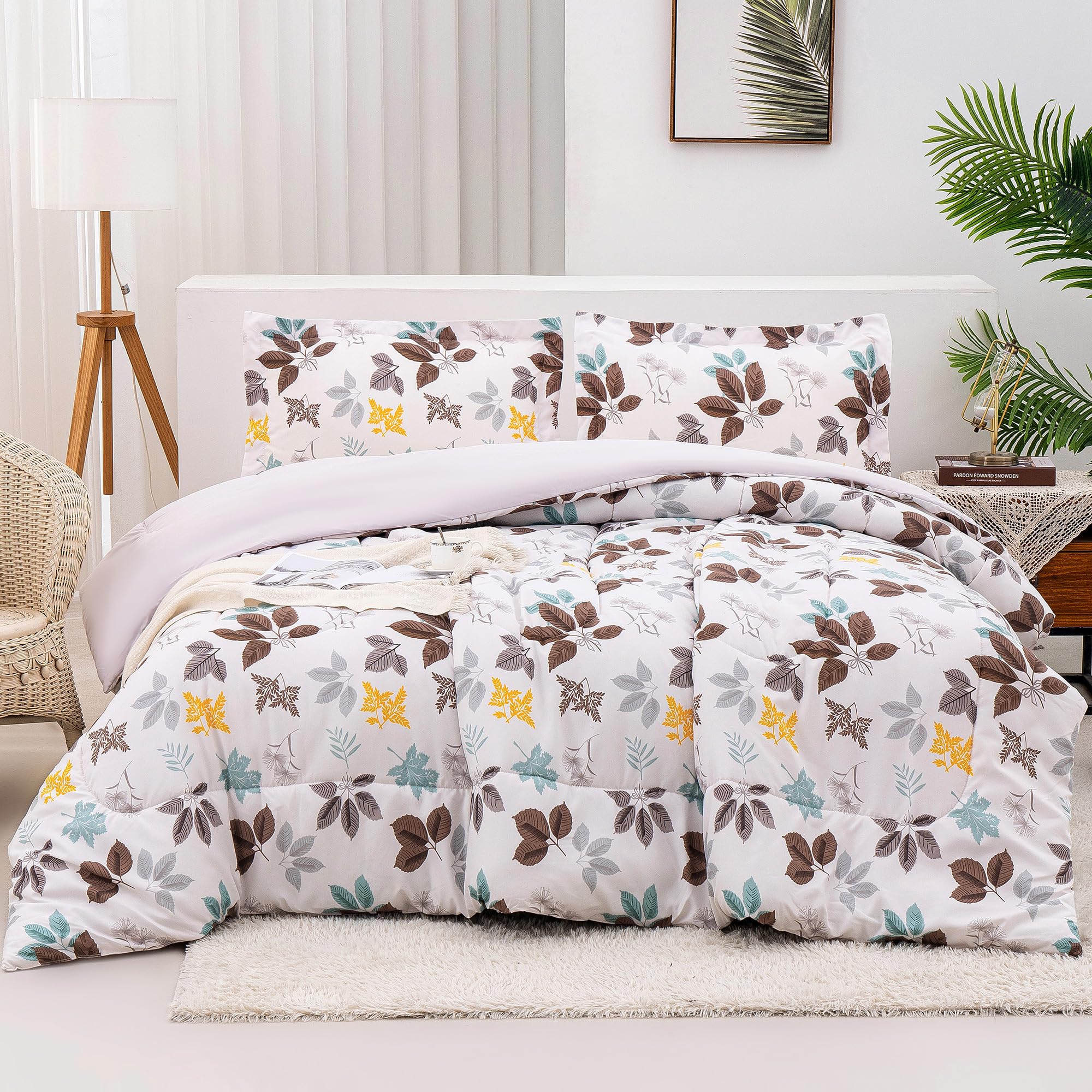 Mooreeke Floral Queen Size Comforter Sets, Lightweight Purple Lavender Botanical Printed Bedding for All Seasons, 3-Piece Vintage Bed in a Bag with Fluffy Quilted Reversible Comforter & 2 Pillow Shams