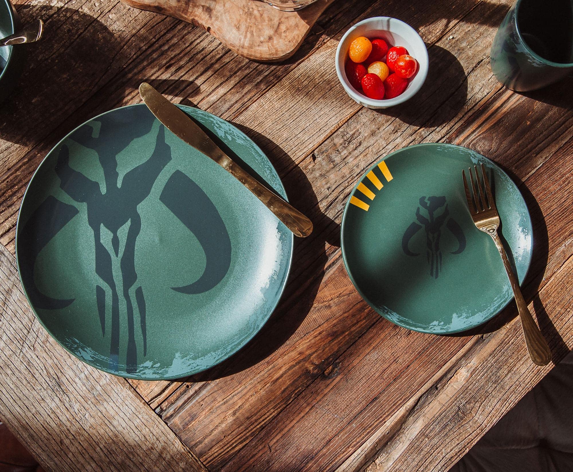 Star Wars Boba Fett Mandalorian Dinnerware Dining Set | Official Star Wars Collectible Stoneware Display | Includes Plates, Bowl, And Mug | 4-Piece Set