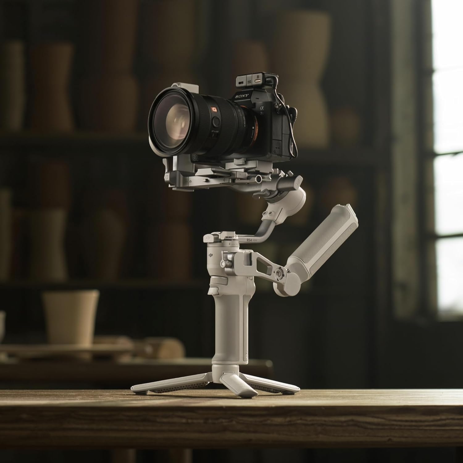 DJI RS 4 Mini, Gimbal Stabilizer for Cameras, Auto Axis Locks, Camera Gimbal, Native Vertical Shooting + Turnstile Wireless Lavalier 2X Microphones ()