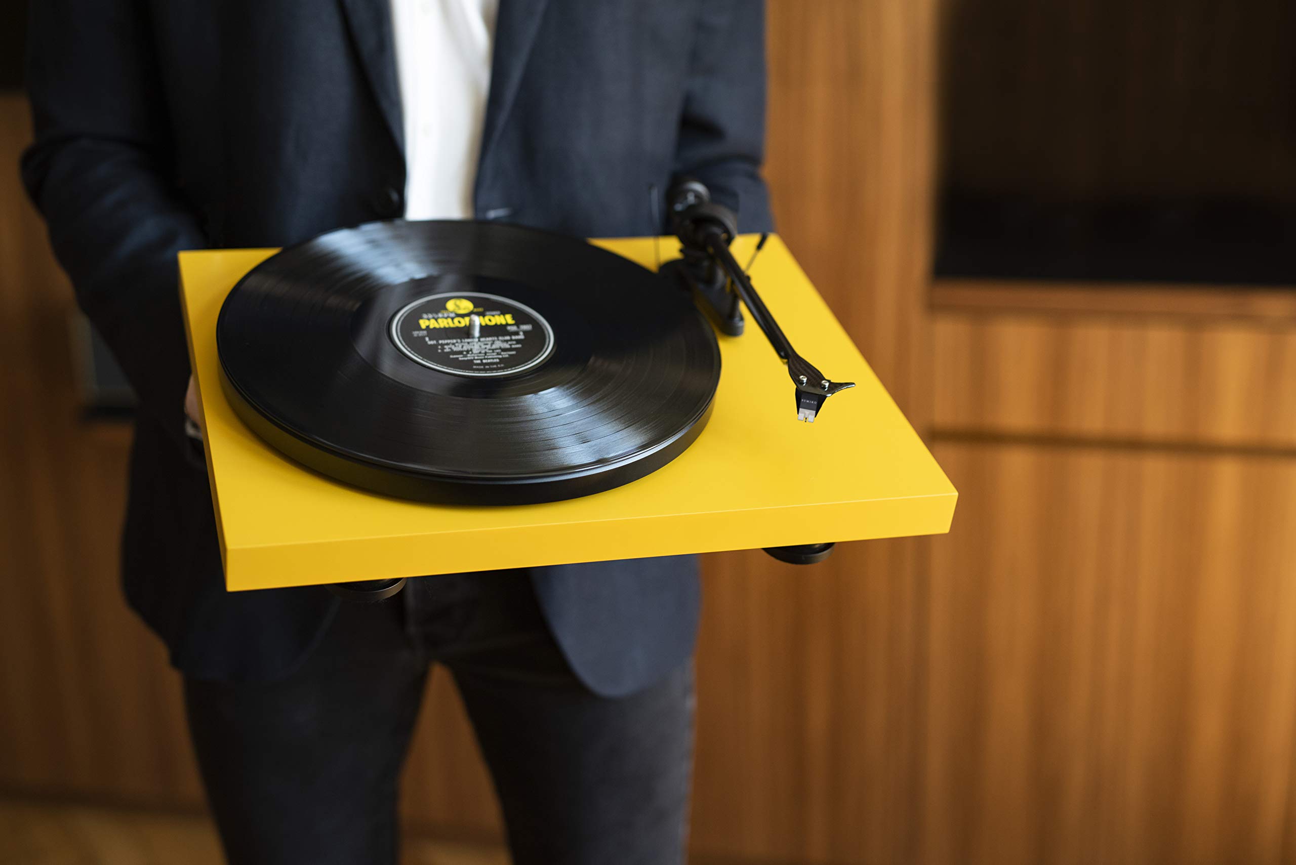 Pro-Ject Debut Carbon EVO, Audiophile Turntable with Carbon Fiber tonearm, Electronic Speed Selection and pre-Mounted Sumiko Rainier Phono Cartridge (): Satin White