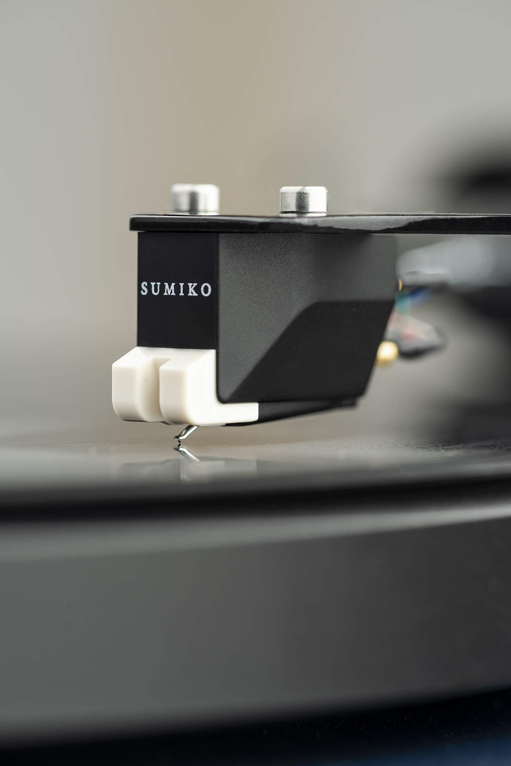 Pro-Ject Debut Carbon EVO, Audiophile Turntable with Carbon Fiber tonearm, Electronic Speed Selection and pre-Mounted Sumiko Rainier Phono Cartridge (): Satin White