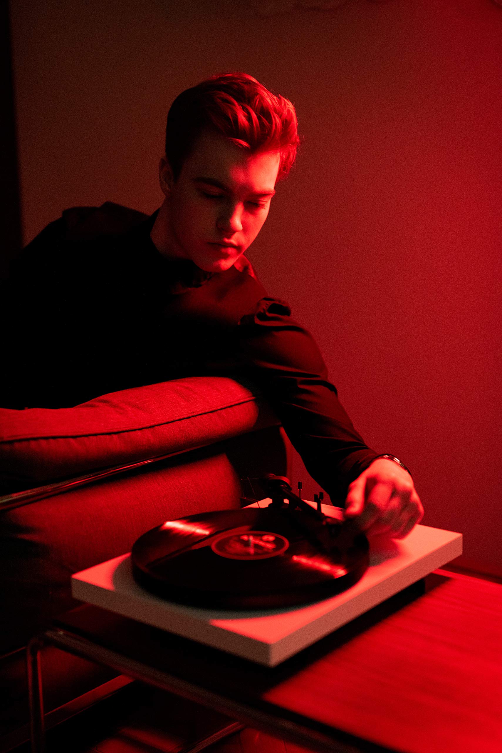 Pro-Ject Debut Carbon EVO, Audiophile Turntable with Carbon Fiber tonearm, Electronic Speed Selection and pre-Mounted Sumiko Rainier Phono Cartridge (): Satin White