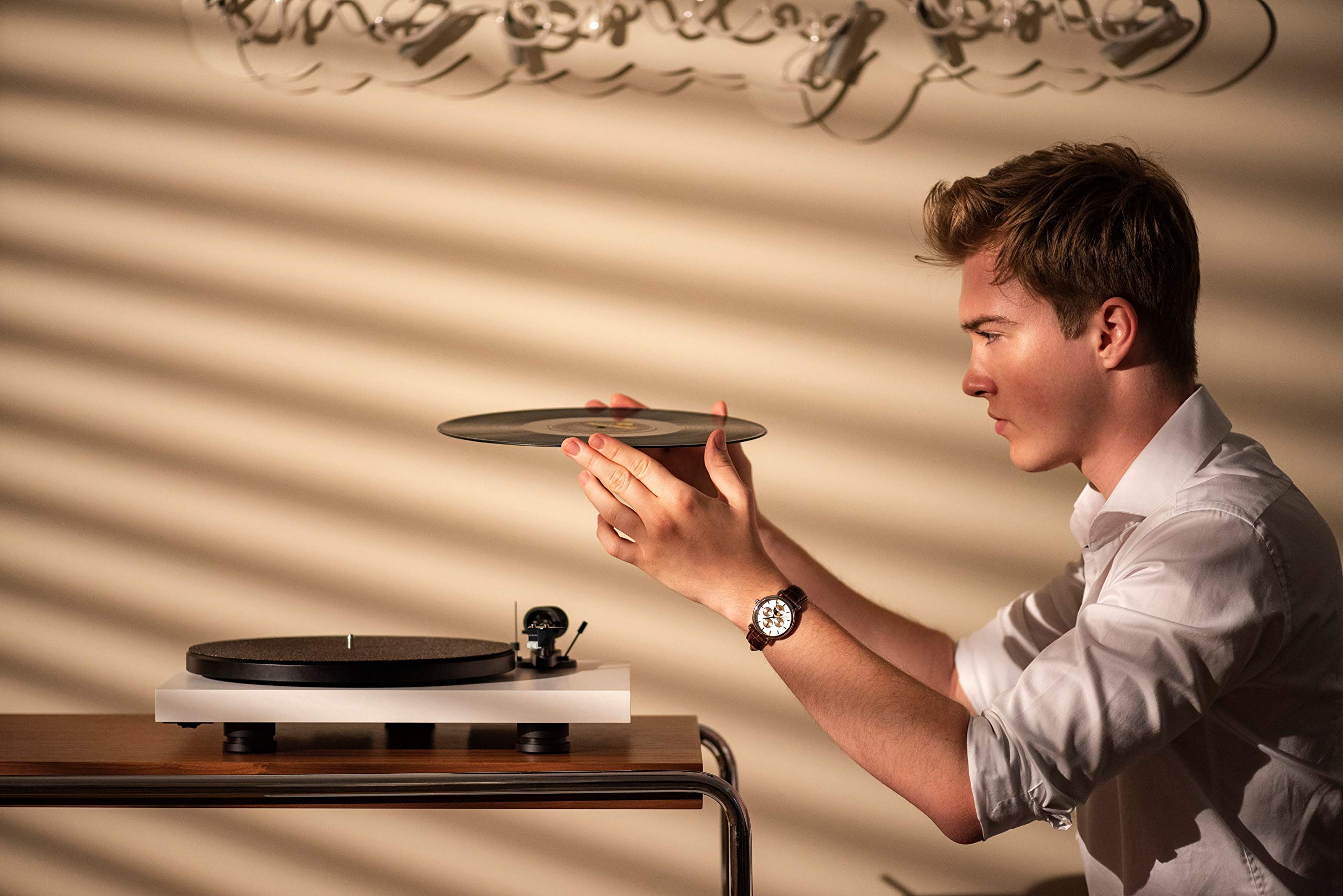 Pro-Ject Debut Carbon EVO, Audiophile Turntable with Carbon Fiber tonearm, Electronic Speed Selection and pre-Mounted Sumiko Rainier Phono Cartridge (): Satin White
